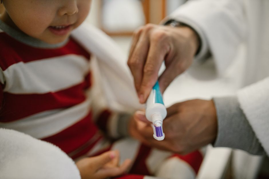 when does an infant get teeth