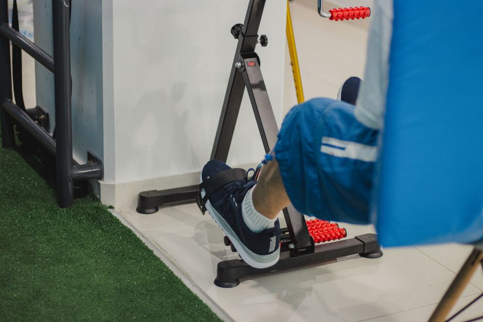 where is the dorsal pedal pulse and how do you find it