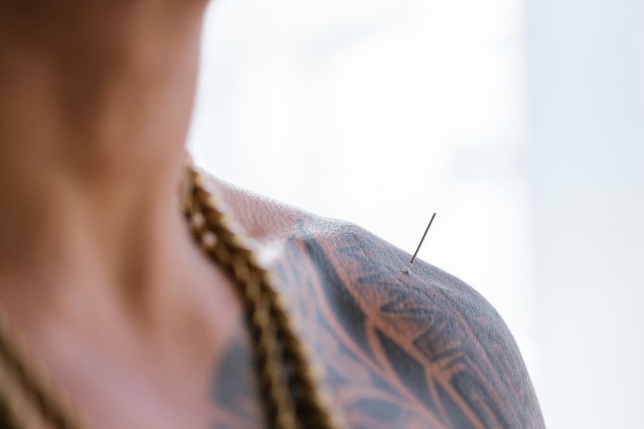 why are piercing needles hollow and how do they work