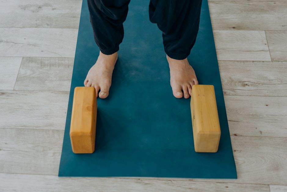why are the bottom of your feet orange