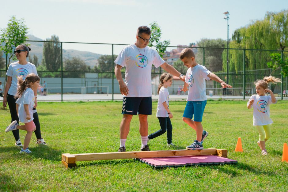 why do kids with autism walk on their toes