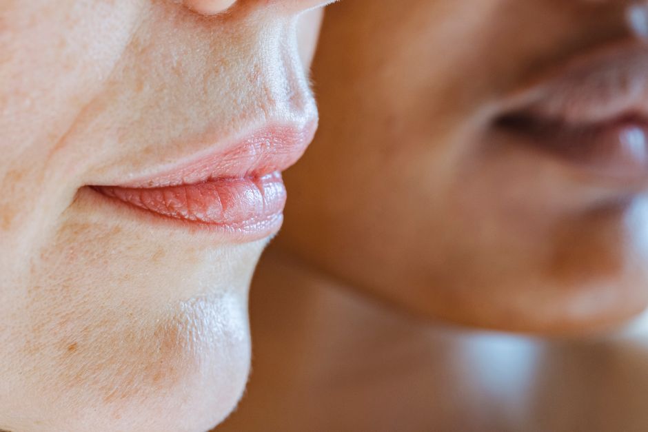why do you feel your lips numb