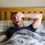 why do your eyes burn when i wake up