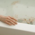 why does faeces float