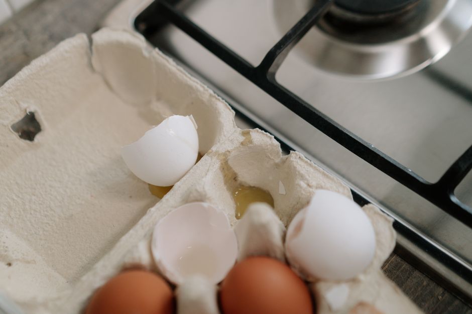 why eggs crack when you boil them and how to fix it