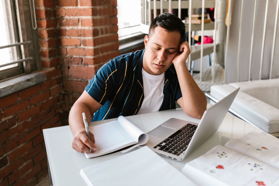 why you feel sleepy when studying and how to stop