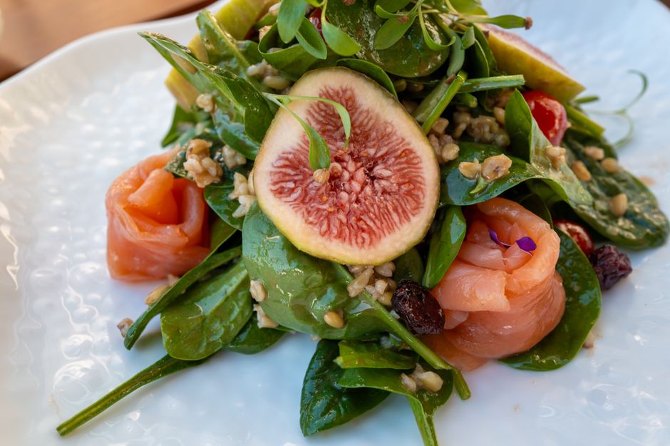 do salmon have iron