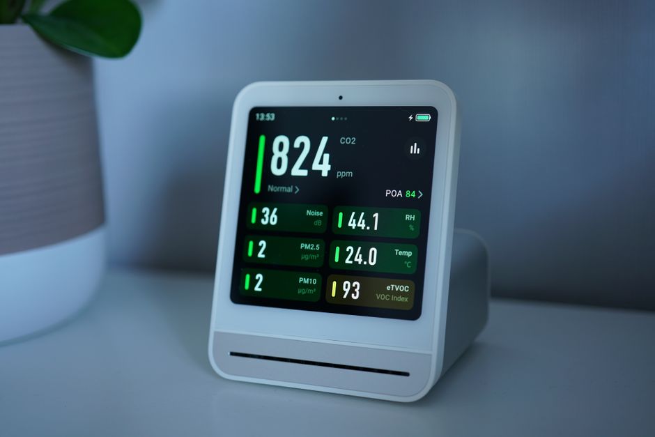 how carbon monoxide binds to hemoglobin