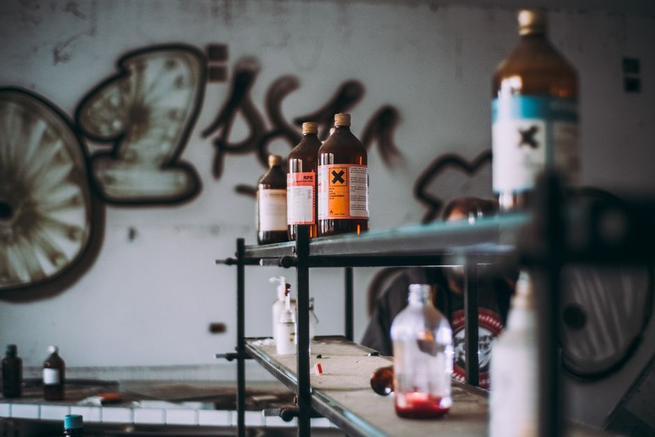 how do you get alcohol poisoning causes risks