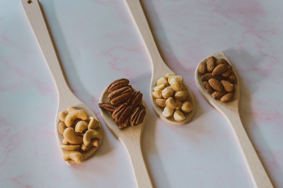 how many carbs in pecans