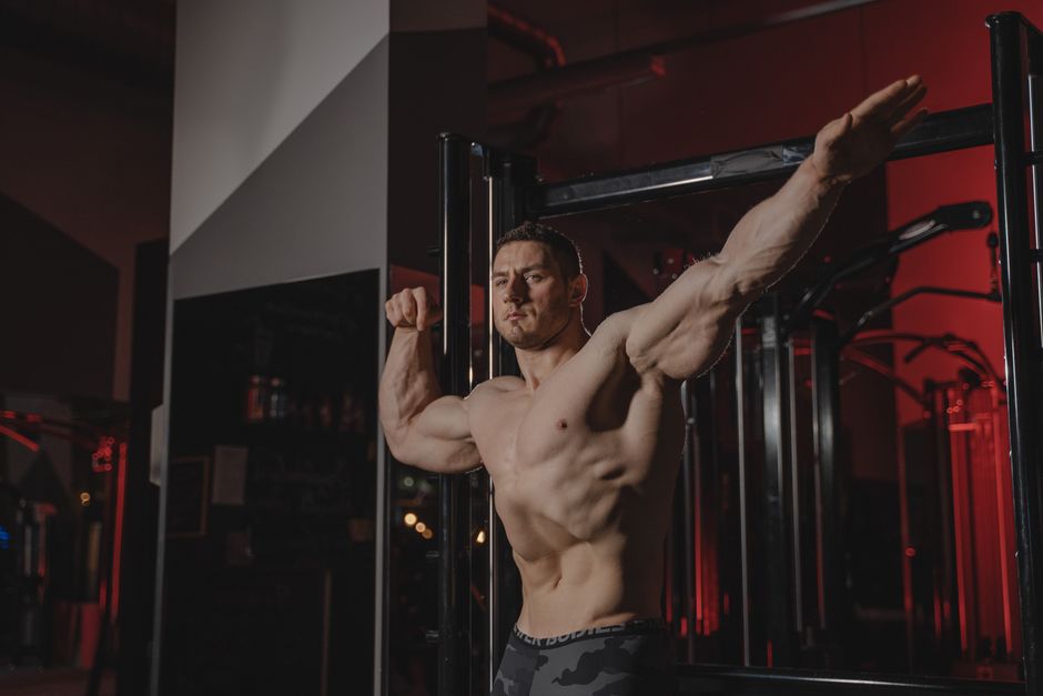 how much body fat do bodybuilders have on stage