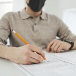 how to correctly hold a pencil