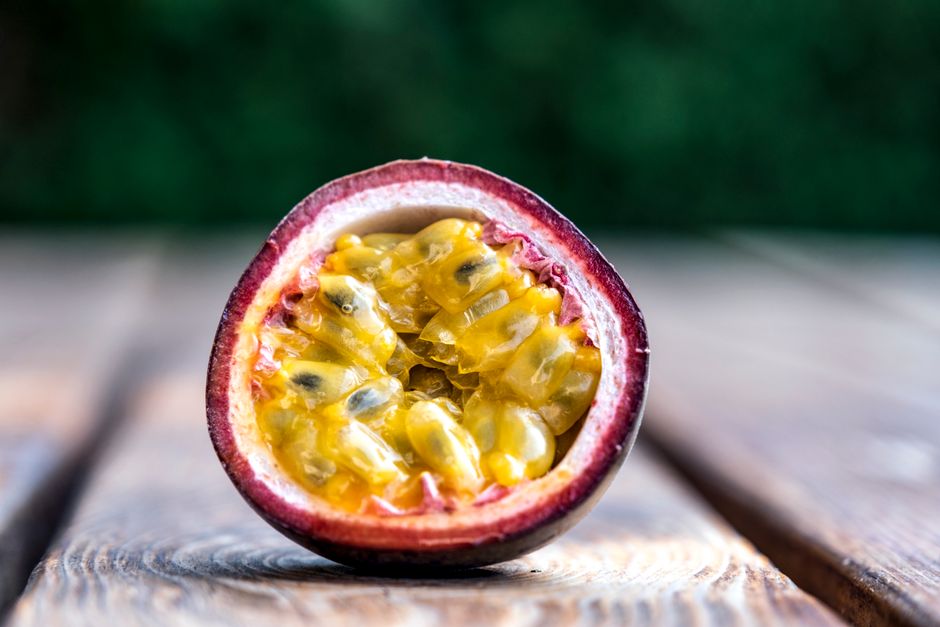 how to eat passion fruit