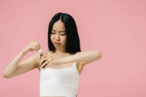 How To Get Rid Of Side Boob Fat? Tips 9 how to get rid of side boob fat