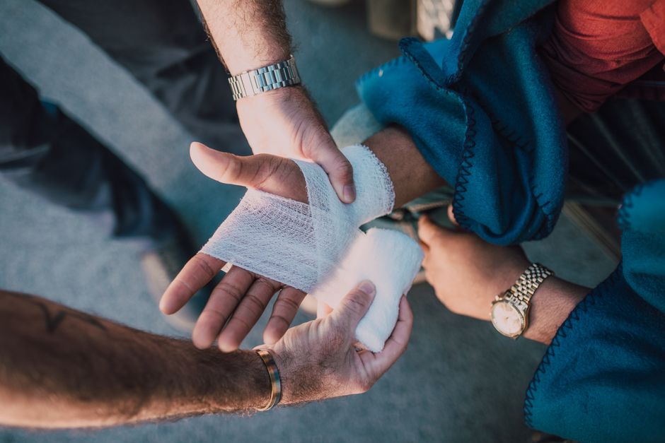 how to heal injured wrist