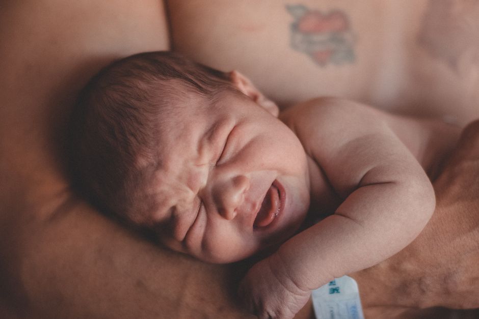 how to make newborns stop crying