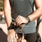 how to properly use wrist straps for lifting