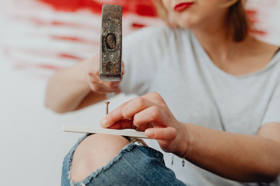 how to remove a nail without a hammer at home