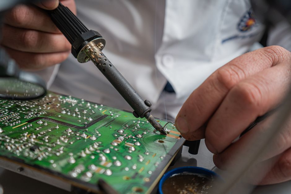 how to remove a solder joint using wick or pump
