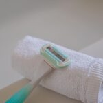 how to shave with a razor blade without irritation