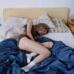 how to sleep with thigh pain best positions