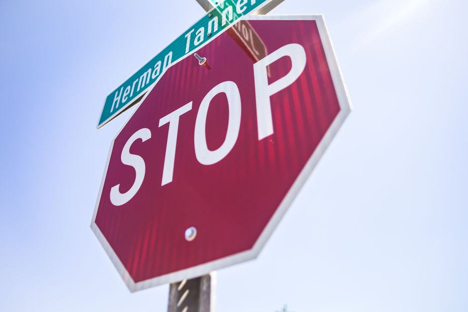 how to stop the outer corner of your eye watering