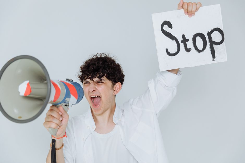 how to stop your voice from shaking during a presentation