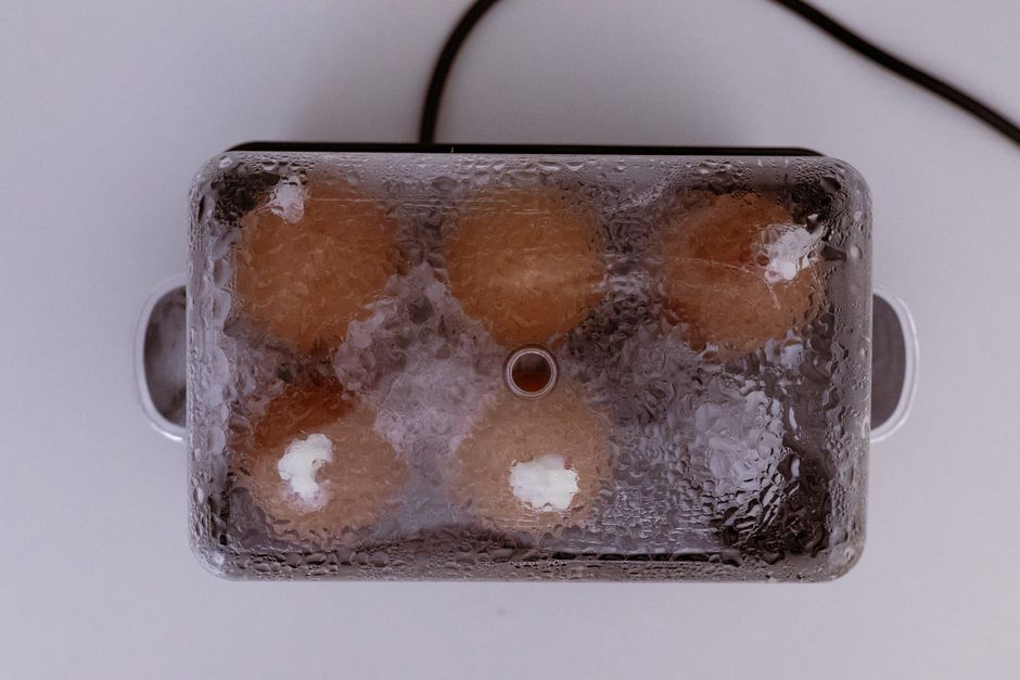 how to store hard cooked eggs