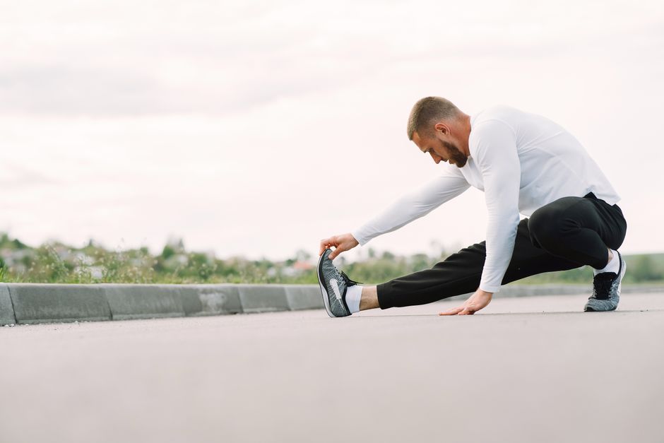 how to stretch runners knee and ease the pain