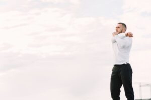how to stretch the deltoid front side and rear