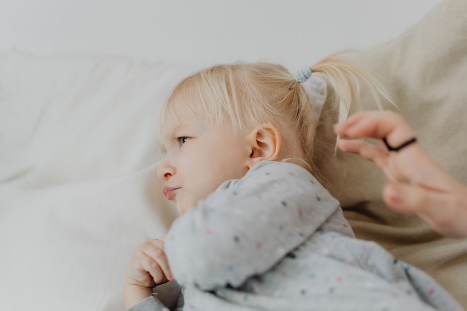 how to tell if your toddler has a sore throat