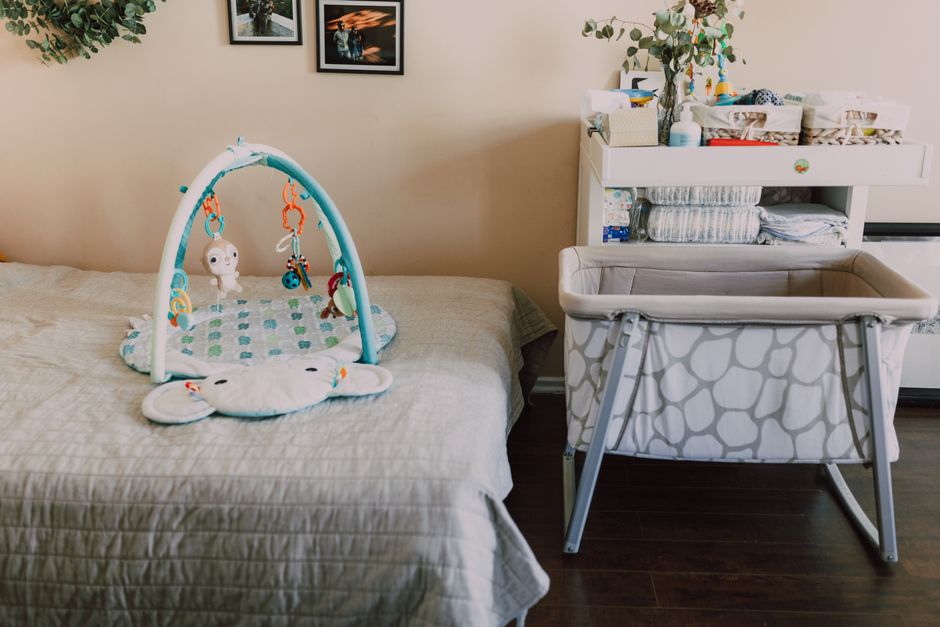how to transition your baby from bassinet to crib