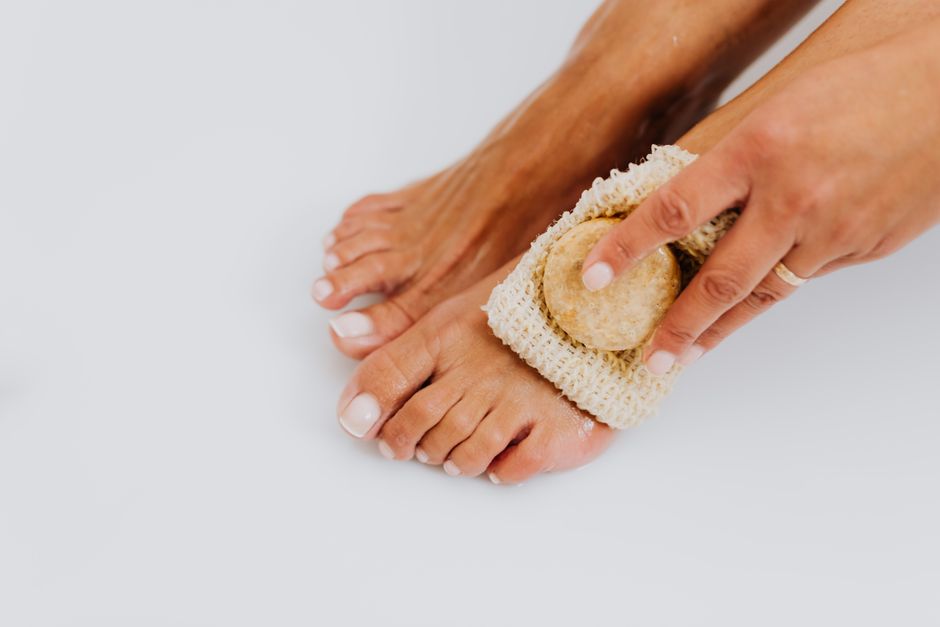 how to use a pumice stone on feet