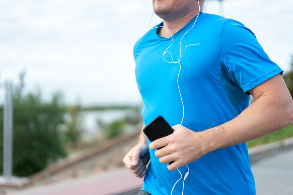 how to wear a compression shirt the right way
