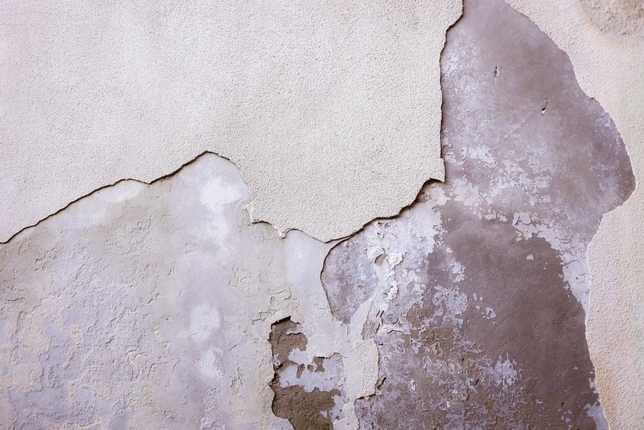 is crumbling plaster dangerous asbestos dust risks