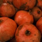 is it safe to swallow pomegranate seeds