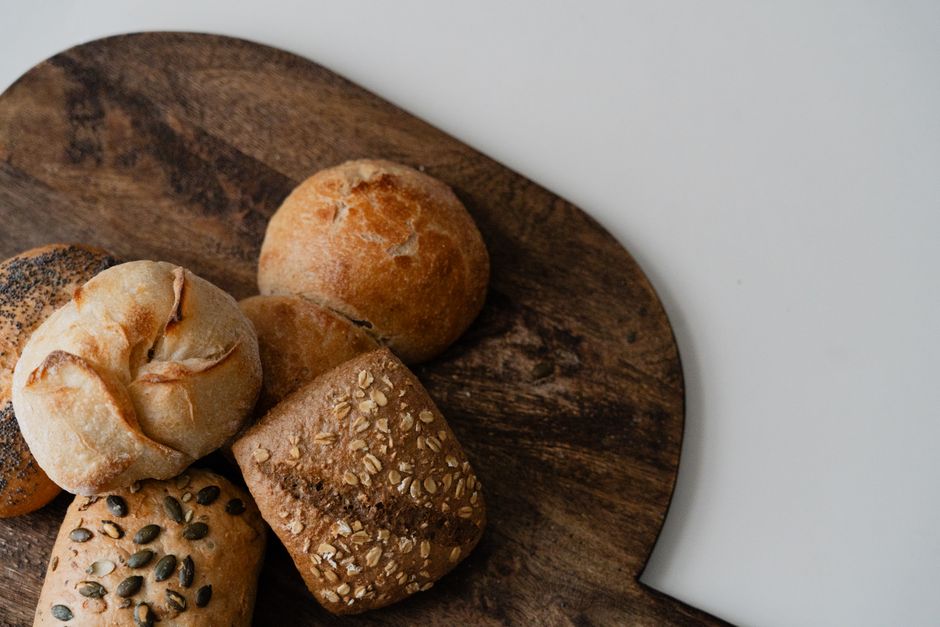 is sourdough low calorie calories per slice compared
