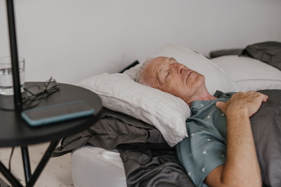 side to sleep for better digestion