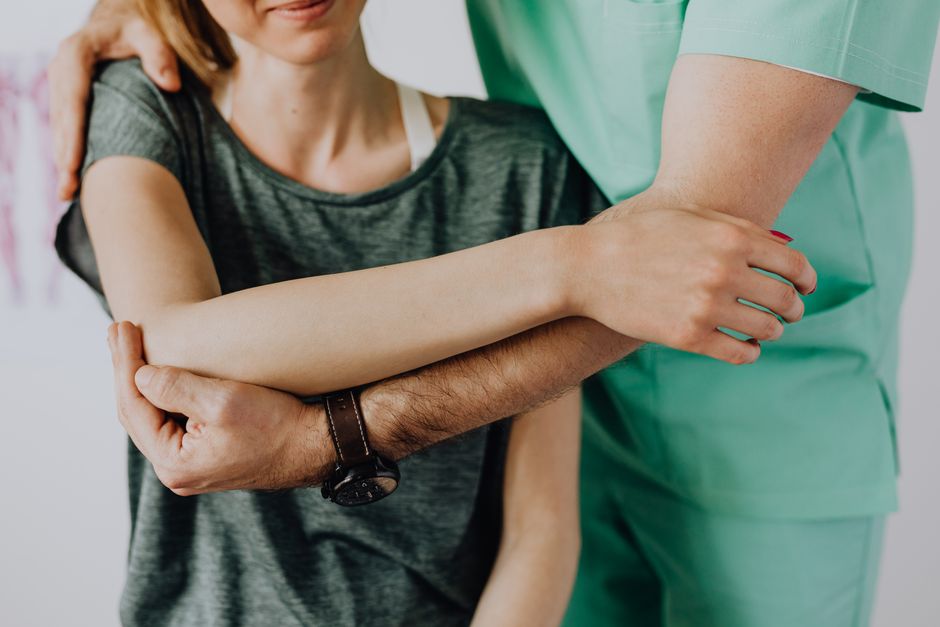 what causes an elbow joint effusion and how is it treated