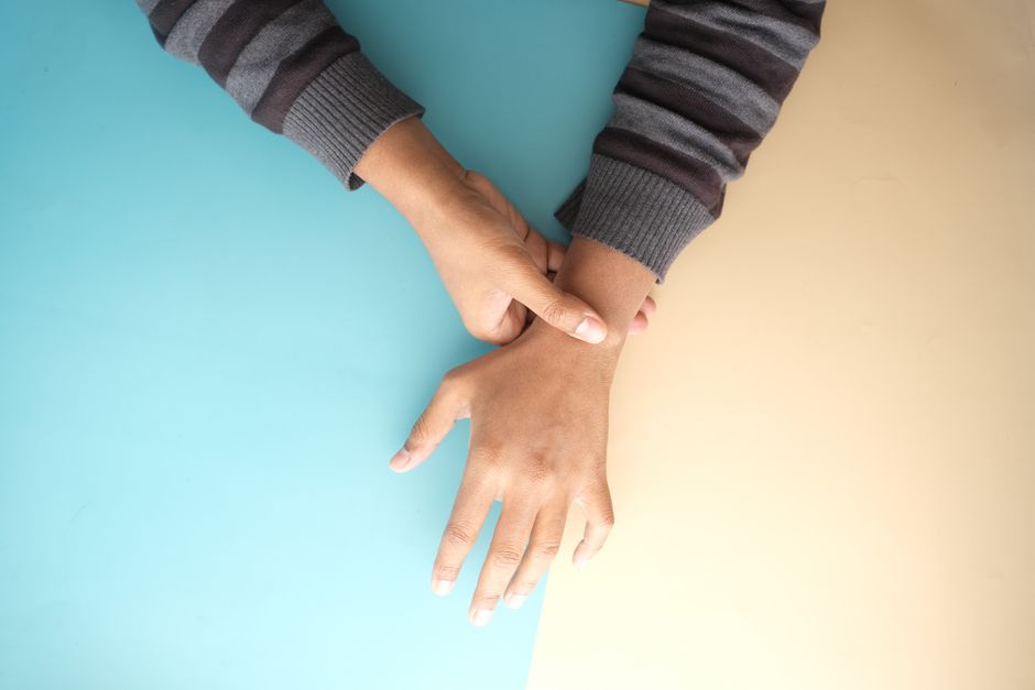 what causes carpal tunnel and whos most at risk