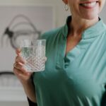 what causes upper right back pain