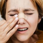what do allergy eyes feel like symptoms explained