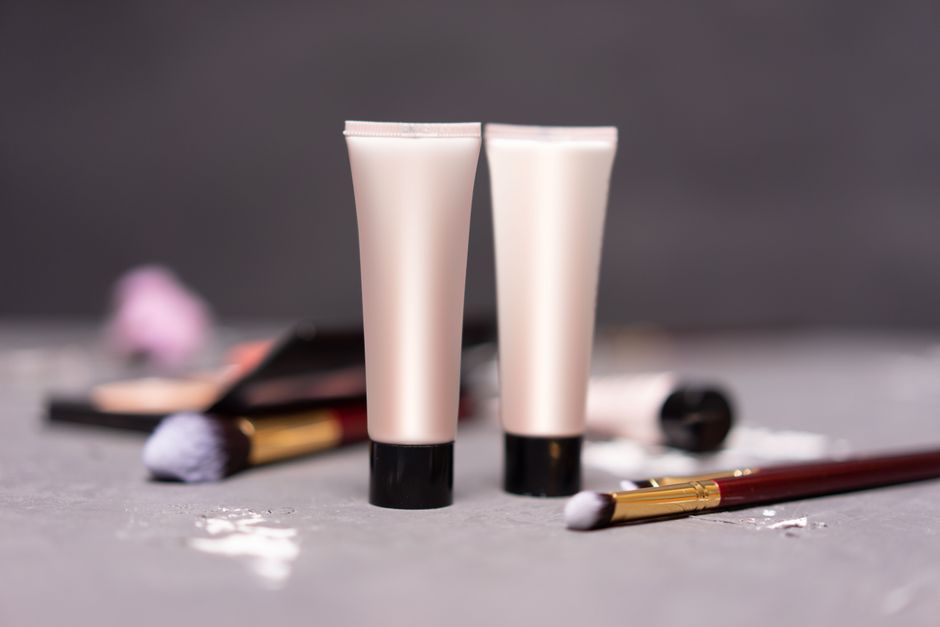 what does a primer do skin surfaces science