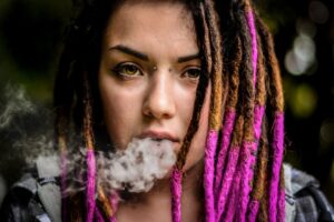 what does mold in dreads look like and smell like