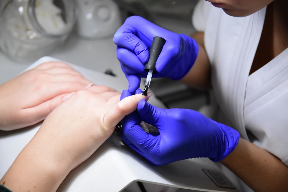 what does nail fungus look like on toenails