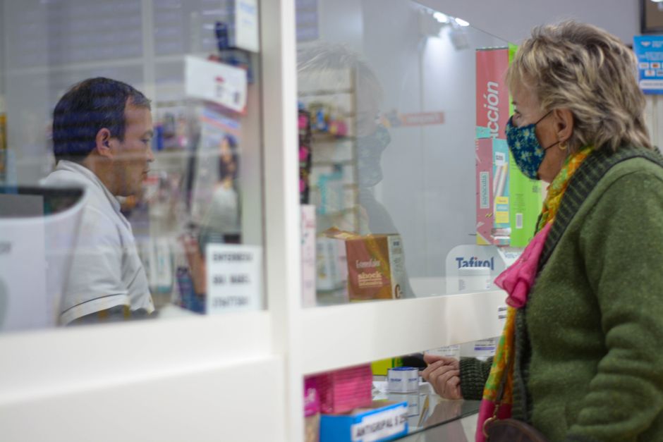 what stores and transmits hereditary information
