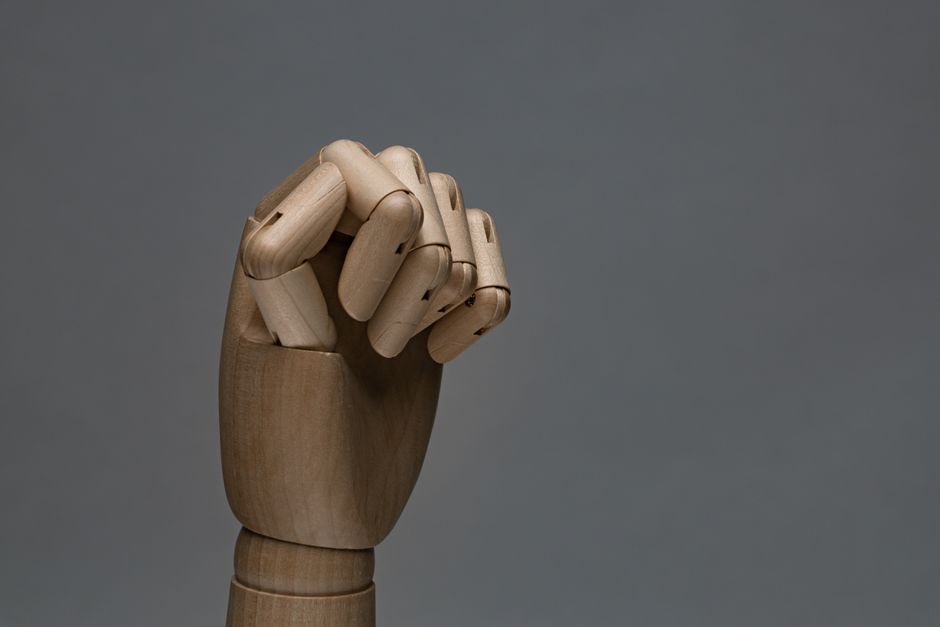 why are my finger joints dark and how to treat them