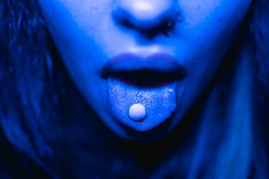 why does pepto turn your tongue black