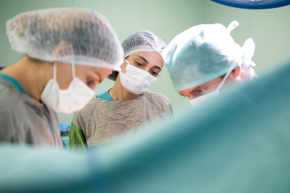 are ventriculoperitoneal shunts safe for mri