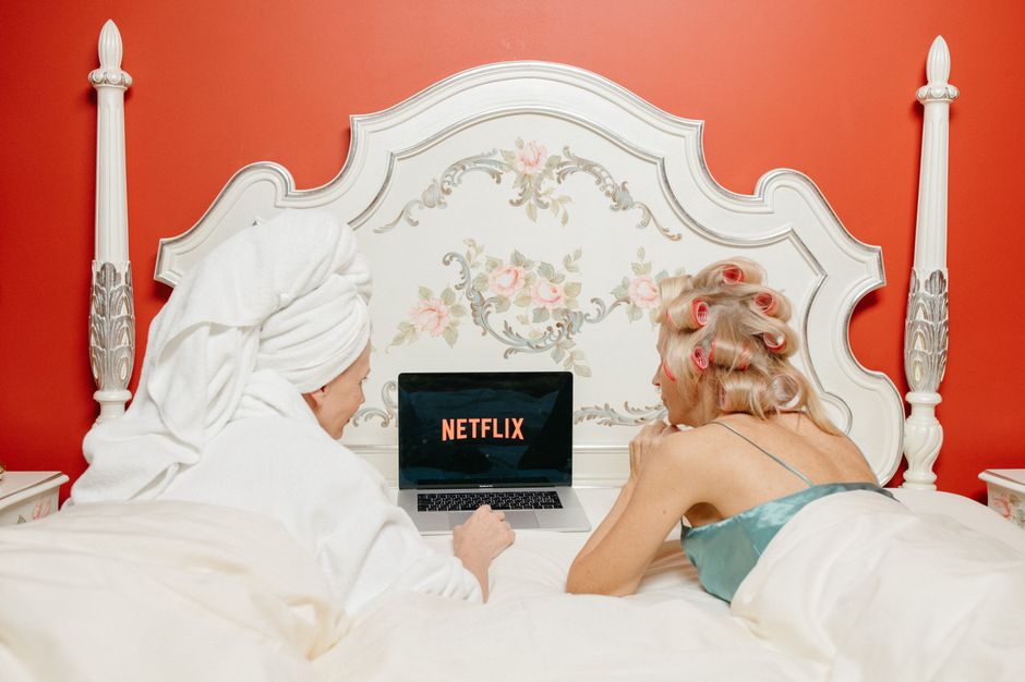 does binge watching cause depression or just reflect it